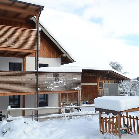 Apartamento Biohof Auinger, Der Tiererlebnishof Aurach am Hongar Exterior foto