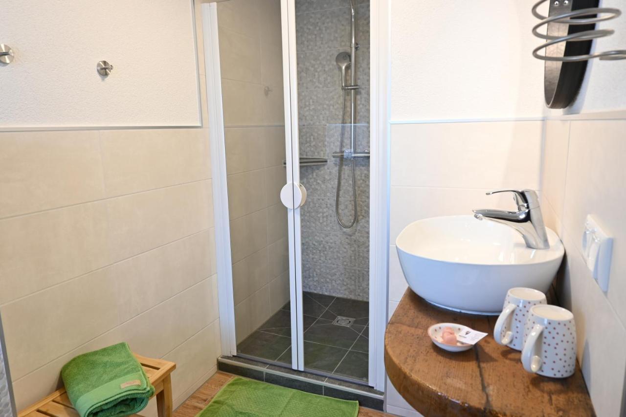 Apartamento Biohof Auinger, Der Tiererlebnishof Aurach am Hongar Exterior foto