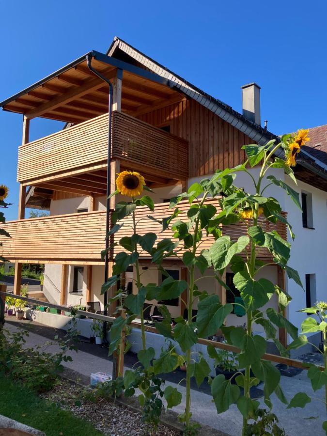 Apartamento Biohof Auinger, Der Tiererlebnishof Aurach am Hongar Exterior foto