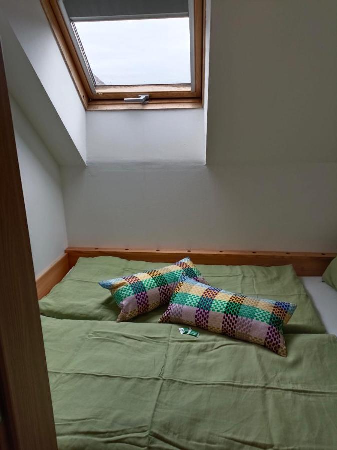 Apartamento Biohof Auinger, Der Tiererlebnishof Aurach am Hongar Exterior foto